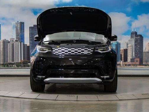 Santorini Black 2025 Land Rover Discovery P360 Metropolitan Edition