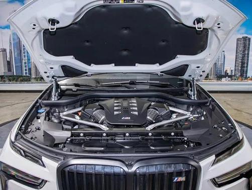 2024 BMW X7 M60i