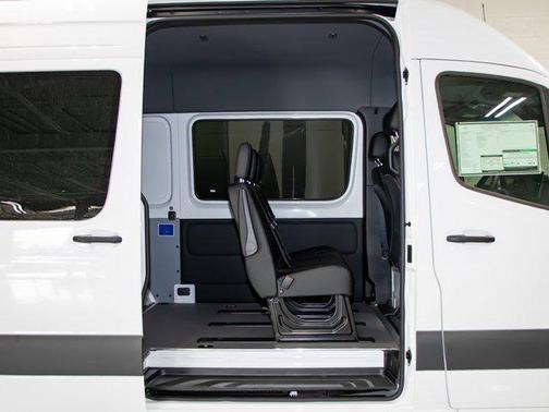 2024 Mercedes-Benz Sprinter 2500 144 WB High Roof