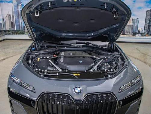2026 BMW 750e i xDrive