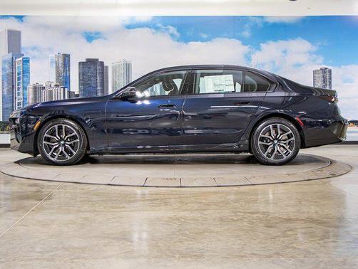 2025 BMW 750e i xDrive
