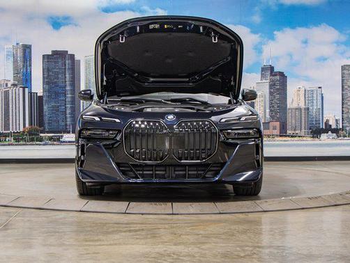 2025 BMW 750e i xDrive