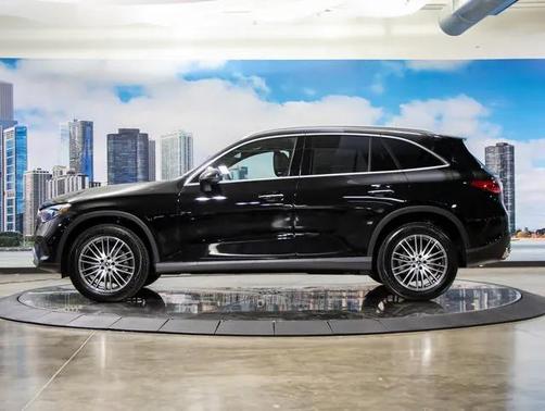 2026 Mercedes-Benz GLC 300 4MATIC