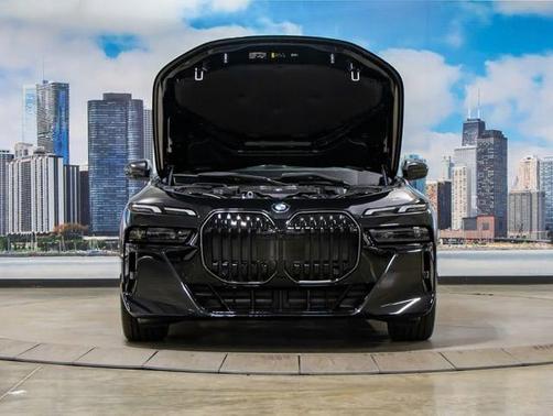 Black Sapphire Metallic 2026 BMW 760 xDrive