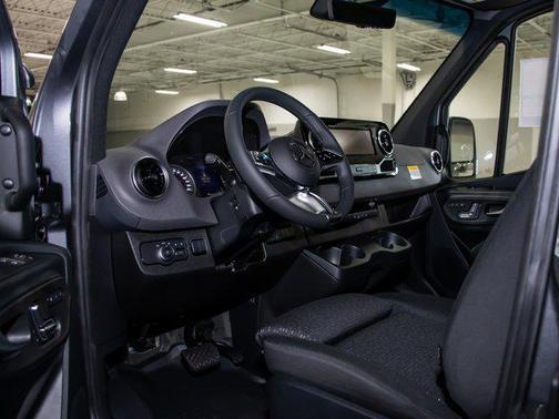 2025 Mercedes-Benz Sprinter 2500 Cargo 144 WB