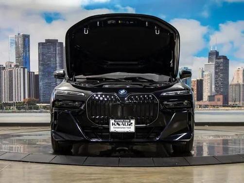 2025 BMW 750e i xDrive