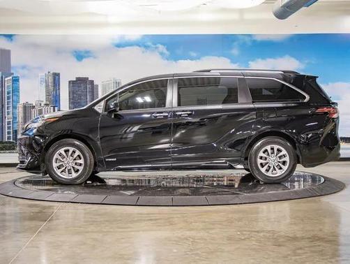 2021 Toyota Sienna XLE 7 Passenger