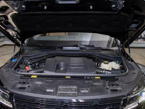 2025 Land Rover Range Rover Sport SE