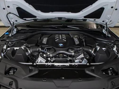 2025 BMW M850 xDrive