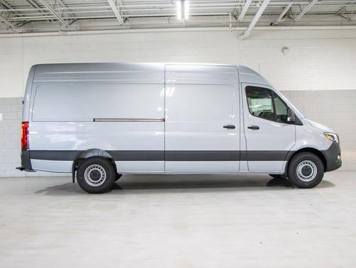 2025 Mercedes-Benz Sprinter 2500 Cargo 170 WB