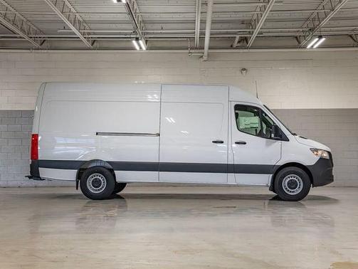 Arctic White 2026 Mercedes-Benz Sprinter 2500 170 WB High Roof