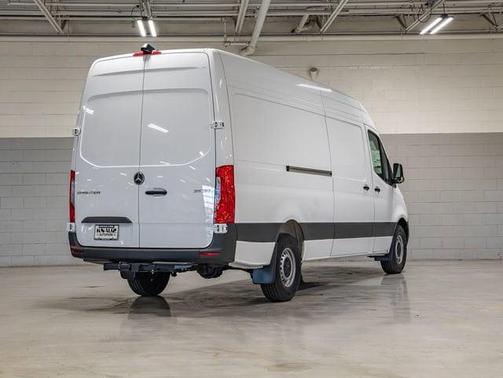 Arctic White 2026 Mercedes-Benz Sprinter 2500 170 WB High Roof