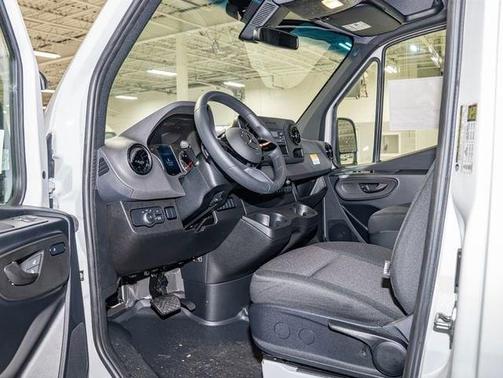 Arctic White 2026 Mercedes-Benz Sprinter 2500 170 WB High Roof