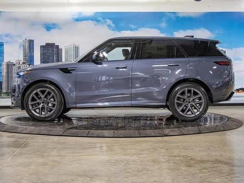 2026 Land Rover Range Rover Sport SE