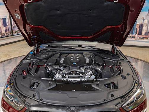 Aventurin Red 2026 BMW M850 i xDrive