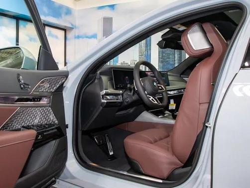 2025 BMW 760 xDrive