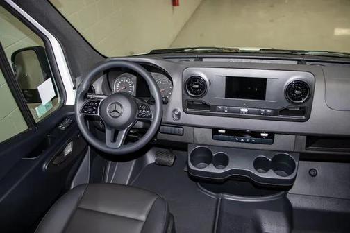 2024 Mercedes-Benz Sprinter 2500 144 WB High Roof