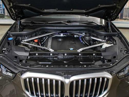 Manhattan Green 2026 BMW X5 xDrive40i