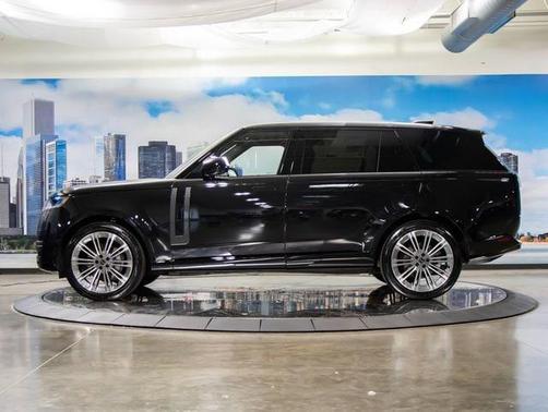 Santorini Black 2026 Land Rover Range Rover SE