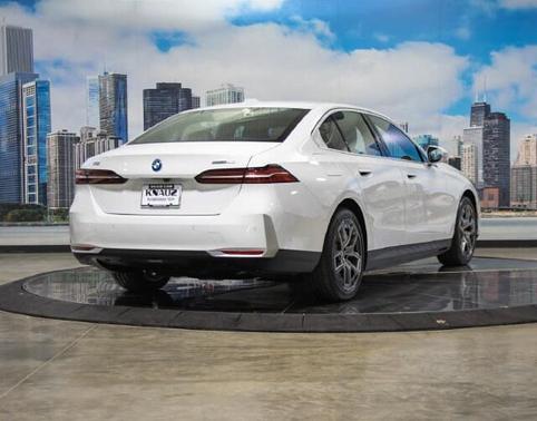 Alpine White 2027 BMW i5 eDrive40