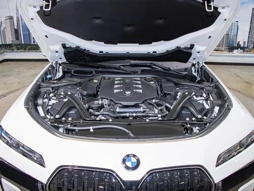 2025 BMW 760 i xDrive