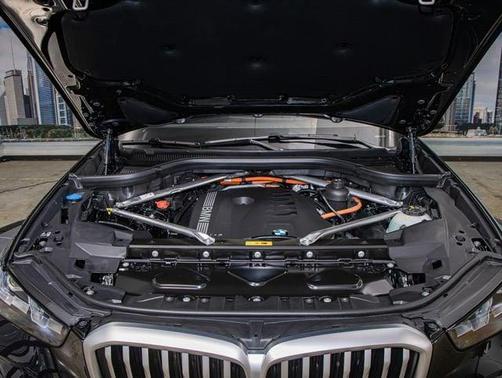 Black Sapphire Metallic 2026 BMW X5 PHEV xDrive50e