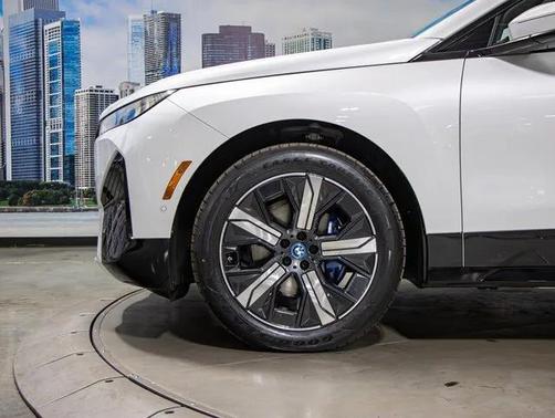 2025 BMW iX xDrive50