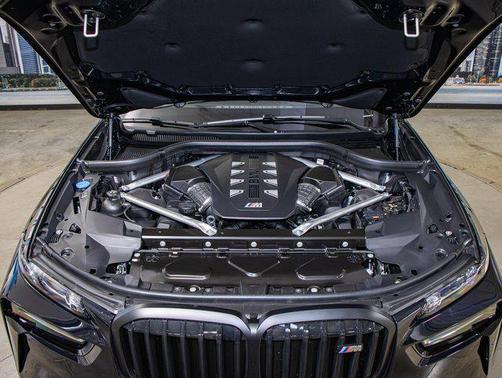 2025 BMW X7 M60i