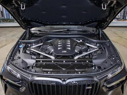 2025 BMW X7 M60i