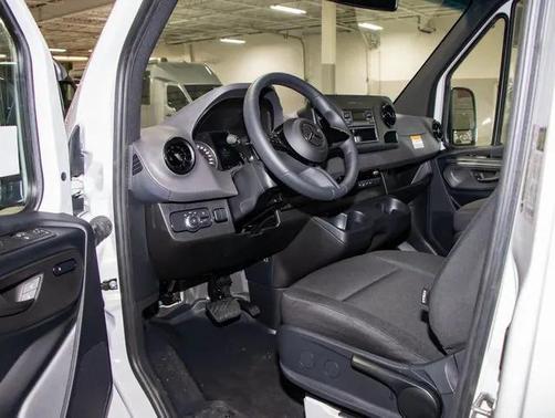 2025 Mercedes-Benz Sprinter 2500 Cargo 144 WB