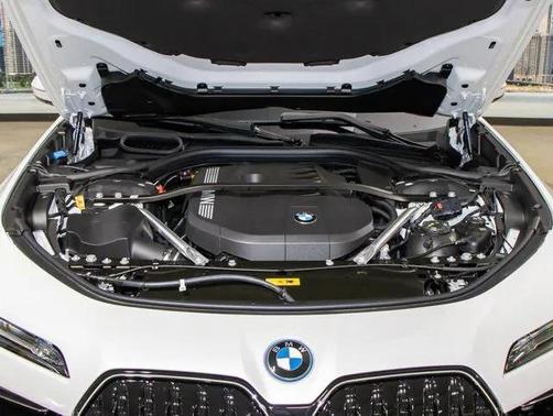 2025 BMW 750e i xDrive