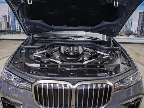 2022 BMW X7 M50i
