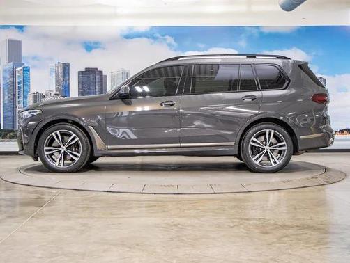 2022 BMW X7 M50i