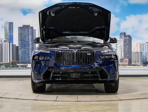2025 BMW X7 M60i