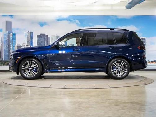 2025 BMW X7 M60i
