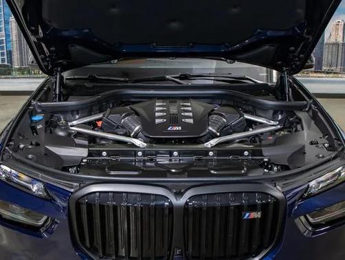 2025 BMW X7 M60i