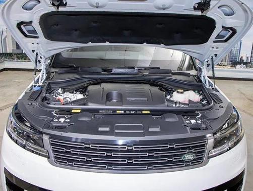 2025 Land Rover Range Rover Sport SE