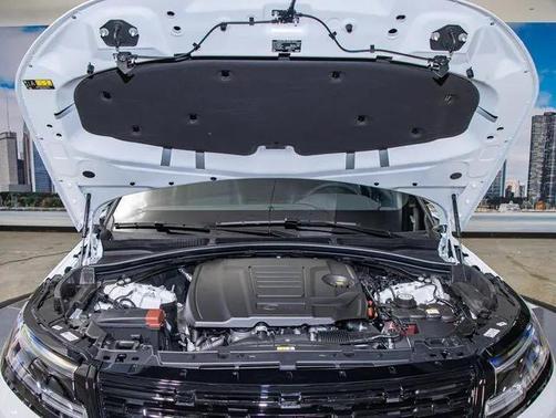 2026 Land Rover Range Rover Velar P250 SE R-Dynamic