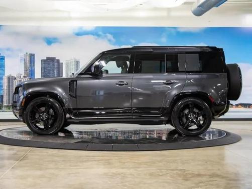 2025 Land Rover Defender X-Dynamic SE
