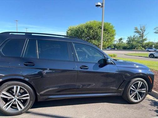 Carbon Black Metallic 2025 BMW X7 xDrive40i