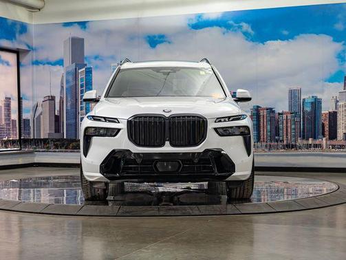 White Metallic 2024 BMW X7 xDrive40i