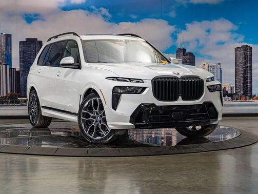 White Metallic 2024 BMW X7 xDrive40i
