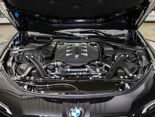 Black Sapphire Metallic 2026 BMW 760 xDrive