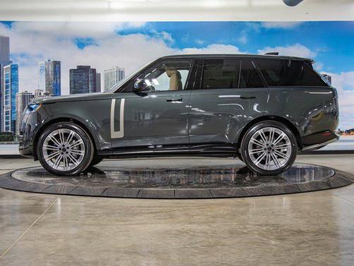 2026 Land Rover Range Rover SE LWB 7-Seats / V8