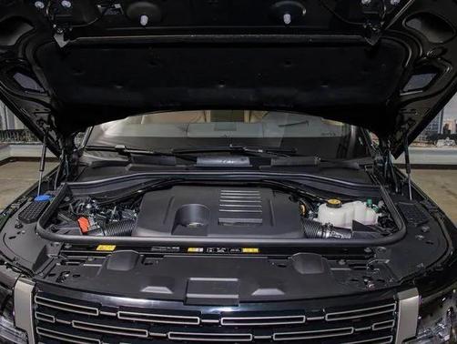 2026 Land Rover Range Rover SE LWB 7-Seats / V8