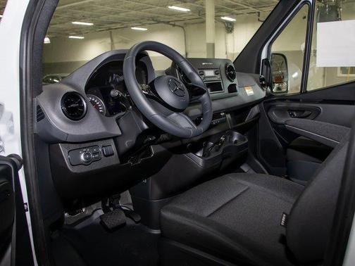 2025 Mercedes-Benz Sprinter 2500 Standard Roof