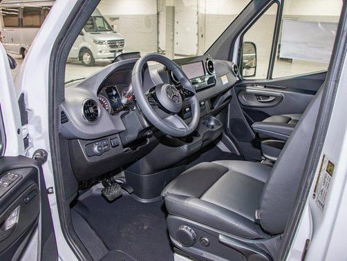 2025 Mercedes-Benz Sprinter 2500 Cargo 170 WB