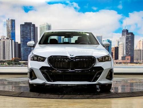 Brooklyn Grey Metallic 2027 BMW 530 xDrive