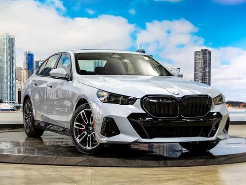 Brooklyn Grey Metallic 2027 BMW 530 xDrive