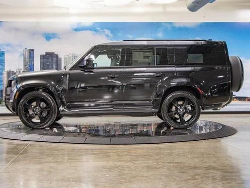 2025 Land Rover Defender 130 P400 X-Dynamic SE